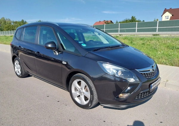 Opel Zafira cena 36800 przebieg: 244000, rok produkcji 2015 z Lubaczów małe 781